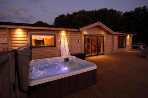 Cambridgeshire Lakes - luxury lodges in a stunning lake location